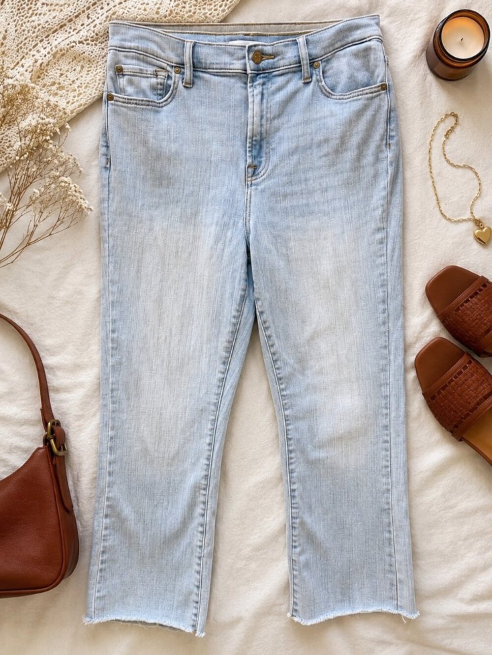 7 For All Mankind Light Wash Cropped Bootcut Jeans Size 31 High Rise Raw Hem‎